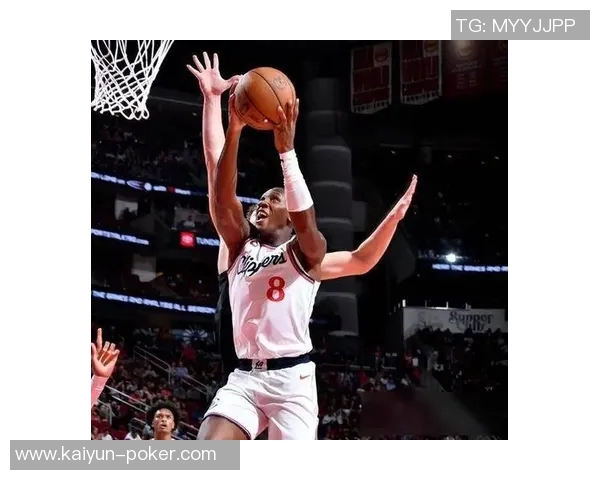 小卡表现起伏不定17投9中斩获22分8篮板6助攻三分球全失落空