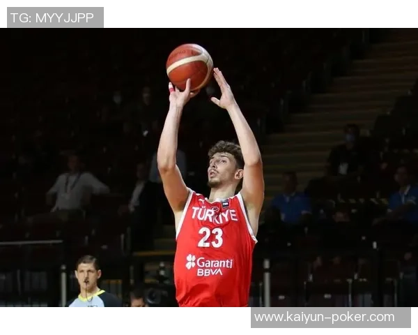 乌度卡称赞卡佩拉护筐与空接能力申京双塔组合展现更强侵略性 乌度卡称赞卡佩拉护筐与空接能力申京双塔组合展现更强侵略性