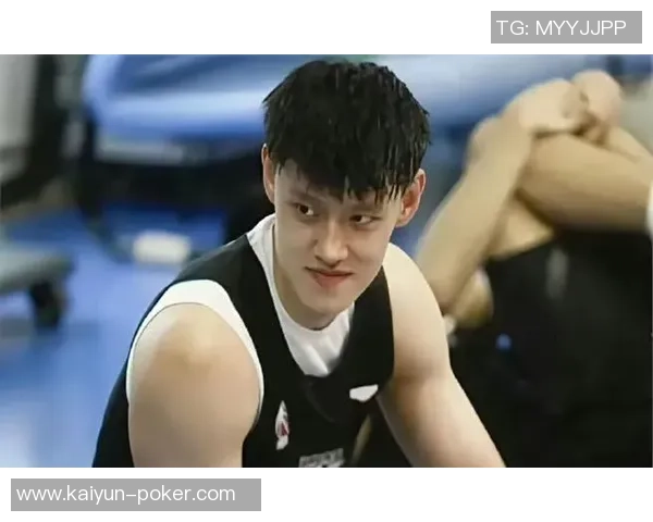 曾凡博在篮网定位为3D球员短暂出场是常态希望他保持积极心态继续努力