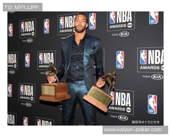 戈贝尔：团队合作是我争夺第五座最佳防守球员奖的关键心态